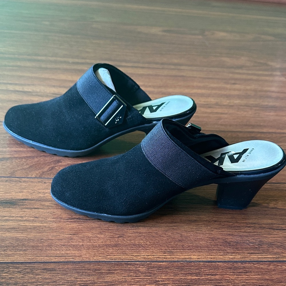 👡👡EUC Anne Klein Sport Black Suede Mules👡👡